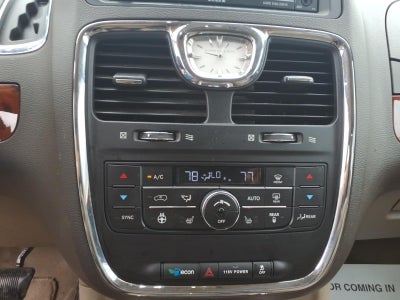 2015 Chrysler Town & Country Limited Platinum